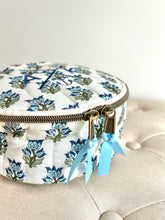 ACK 4170 Floral Block Round Case