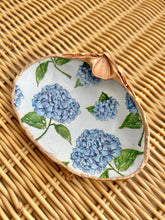 Hydrangea Blooms Clam Shell Dish