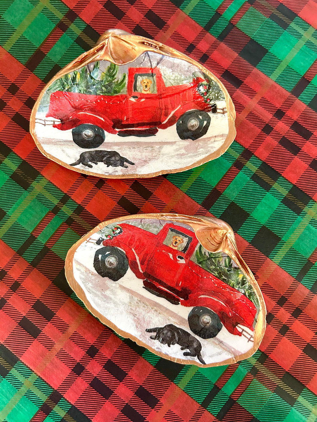 Holiday Dogs (facing left) Medium Clam Shell Dish